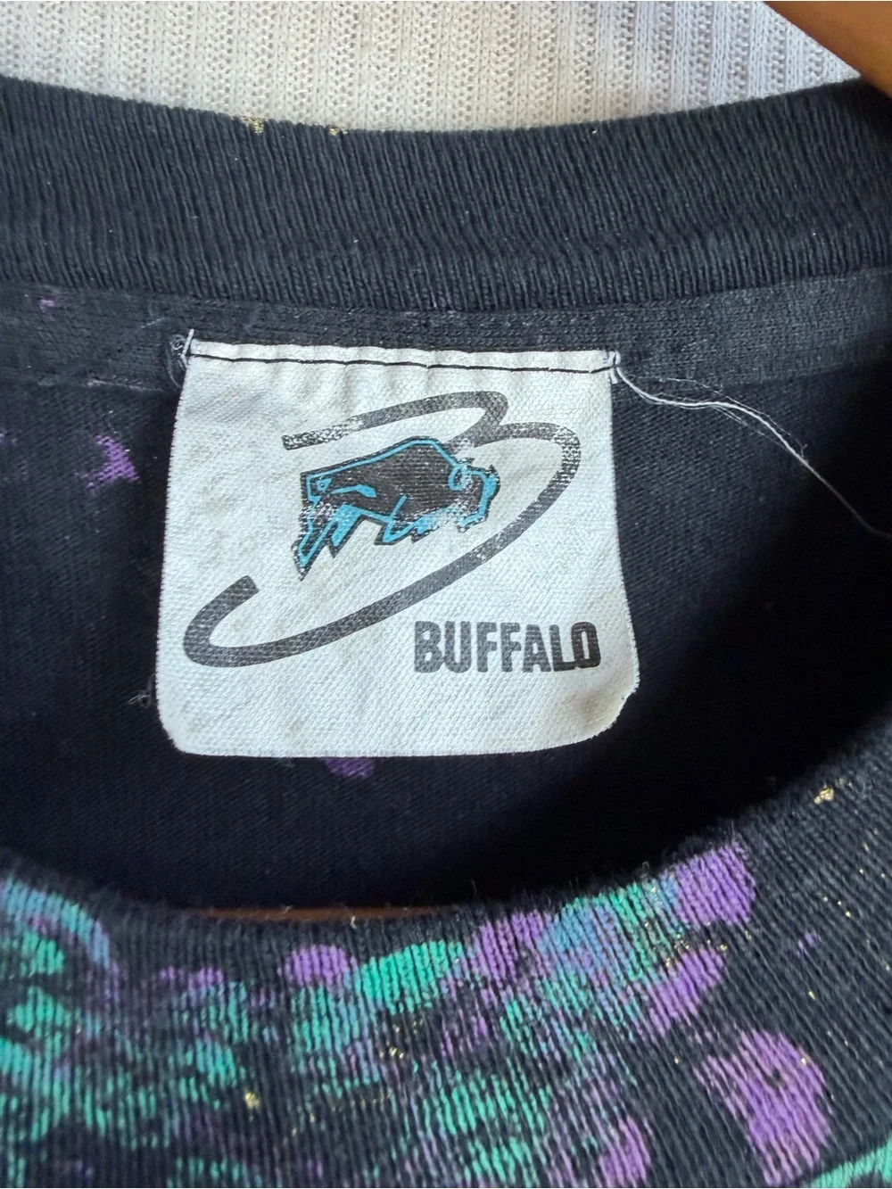 Vintage 90’s Buffalo Tag XL Feather Graphic T-Shirt Black Purple Teal USA Made